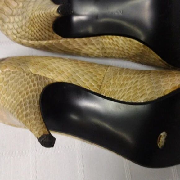 Vintage J Renee Champagne Snakeskin Floral Flower Rosette Pumps 8M Heels! - Picture 15 of 16